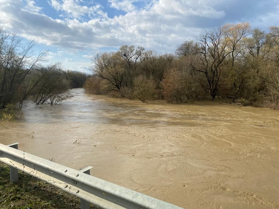 Подъем воды в Псекупсе продолжается. Ожидается перелив воды через дорогу на хутора Северный и Малахаткин