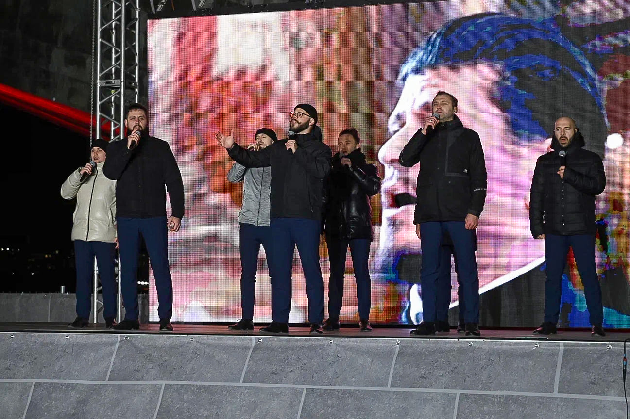 У памятника состоялся концерт мужского хора «Русский формат»