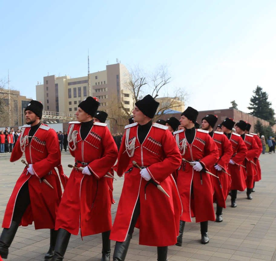 Кубанские казаки приняли участие в церемонии возложения цветов в Краснодаре 