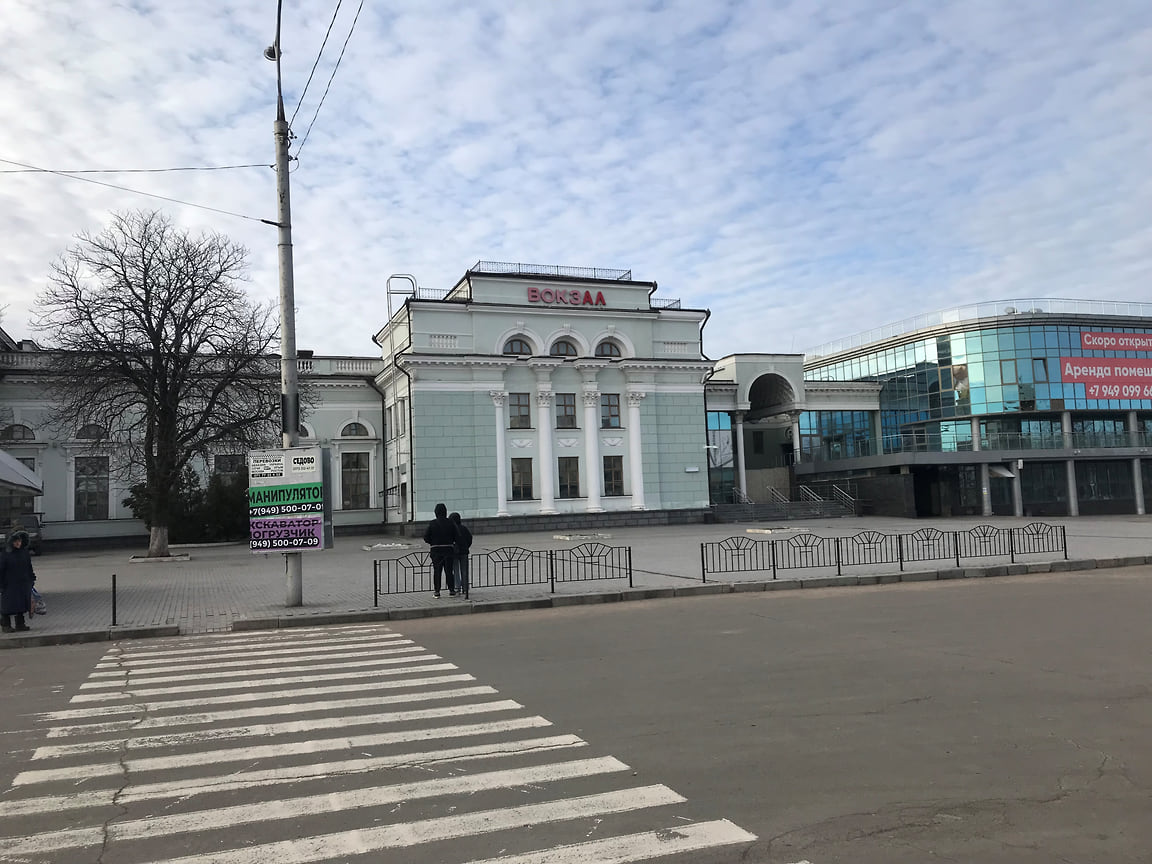Железнодорожный вокзал в Донецке давно не функционирует