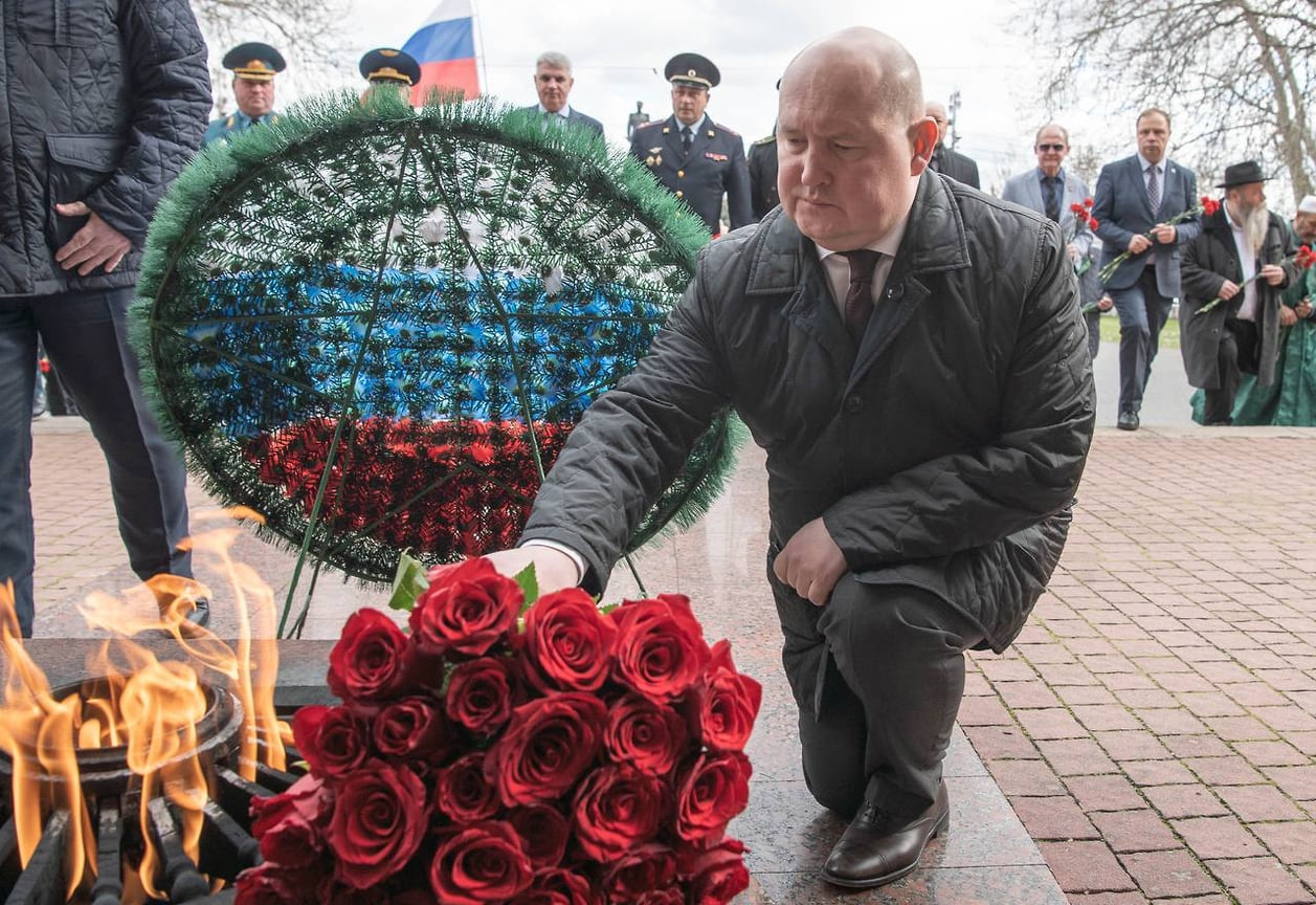 В Севастополе возложили цветы к мемориалу героической обороны Севастополя 1941-1942 гг.