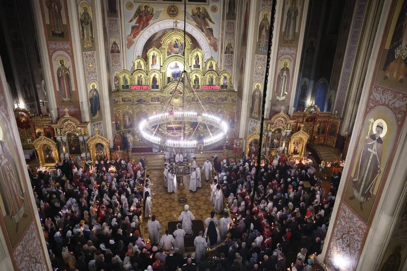 «Желаю всем жителям края крепкого здоровья, душевного спокойствия, успехов в созидательных трудах во имя милосердия и добра. Пусть этот великий праздник воодушевит каждого на новые свершения, укрепит в духовном росте и стремлении помогать ближним!»,— губернатор Кубани Вениамин Кондратьев