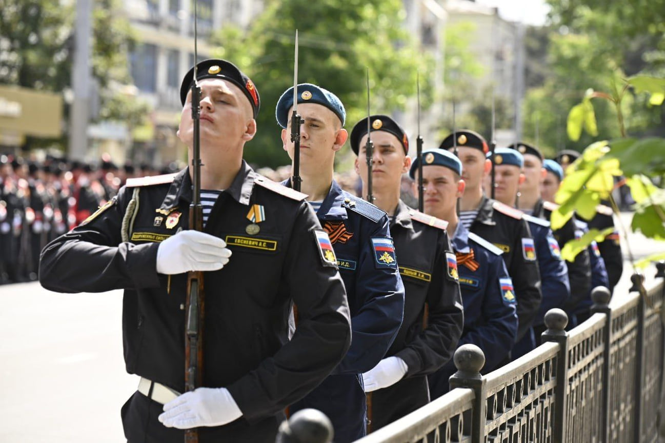 В Новороссийске провели военный парад