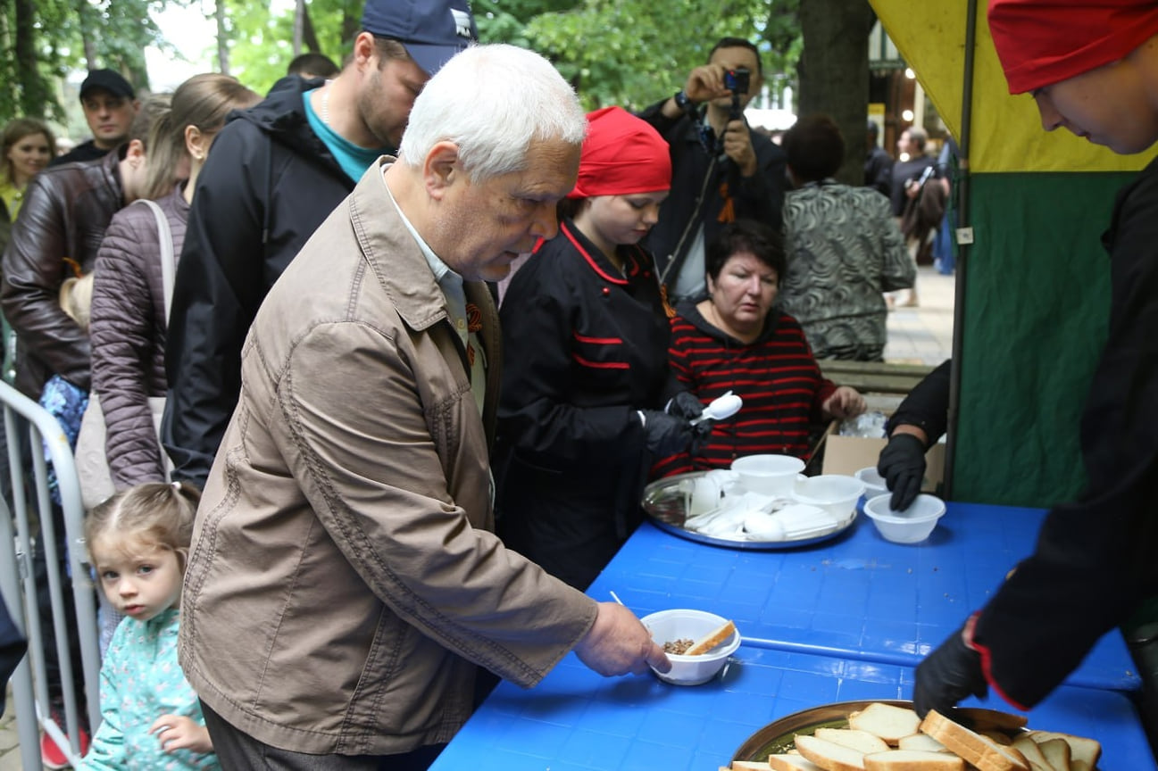 В Городском парке Армавира для жителей и гостей работала полевая кухня