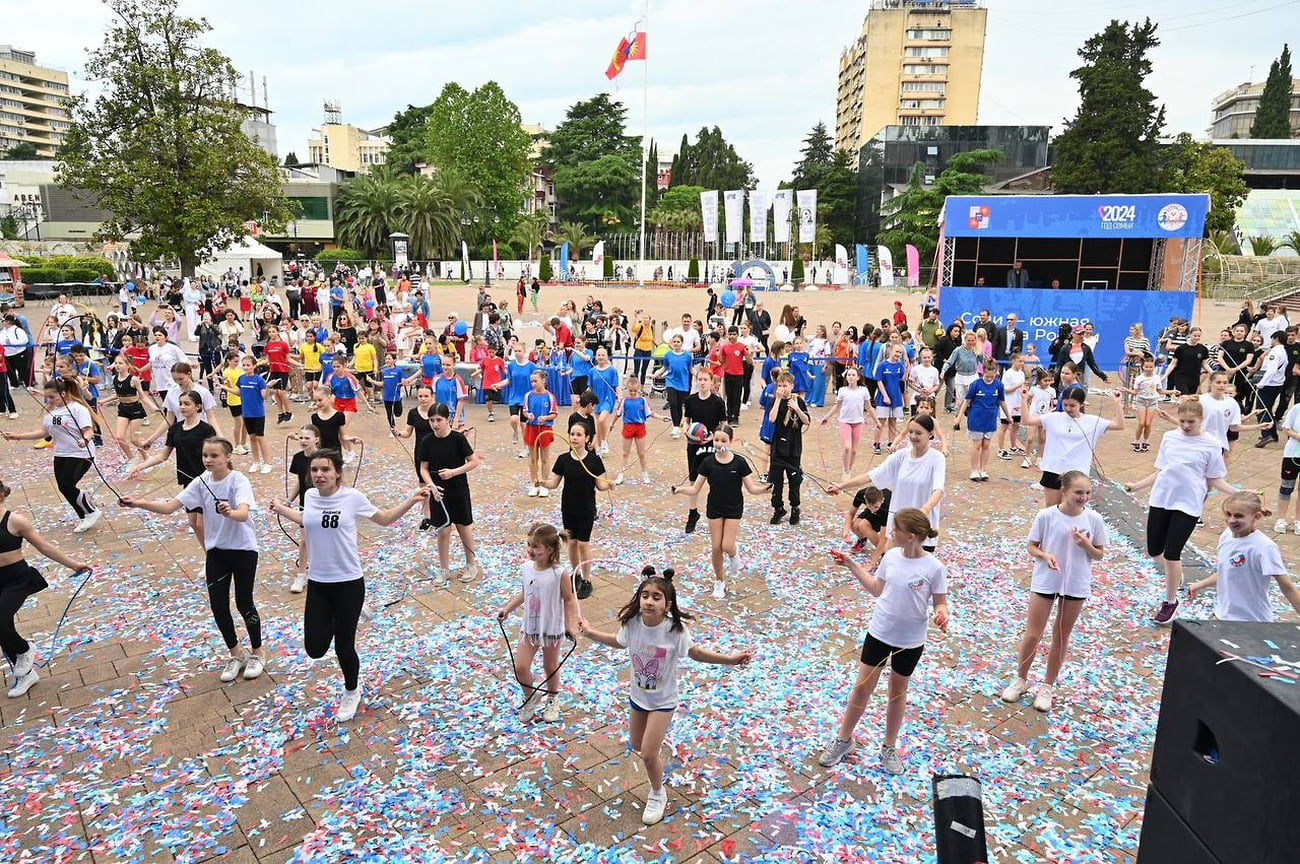 На Площади Флага провели городской скиппинг-марафон