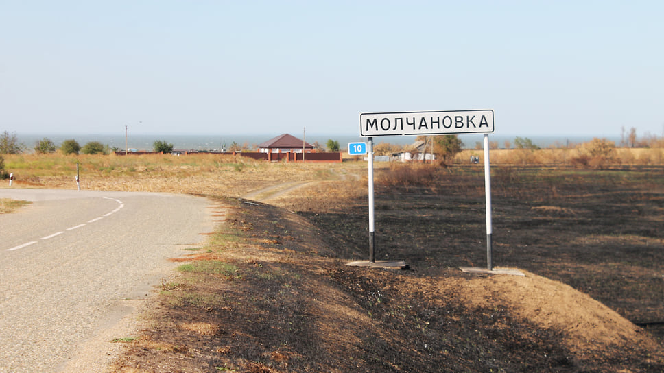 Молчановка стоит прямо на берегу Азовского моря