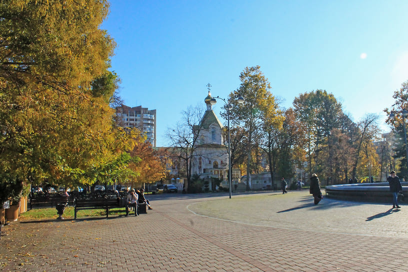 Территория «старого» Нового рынка, где сегодня расположен сквер имени Жукова
