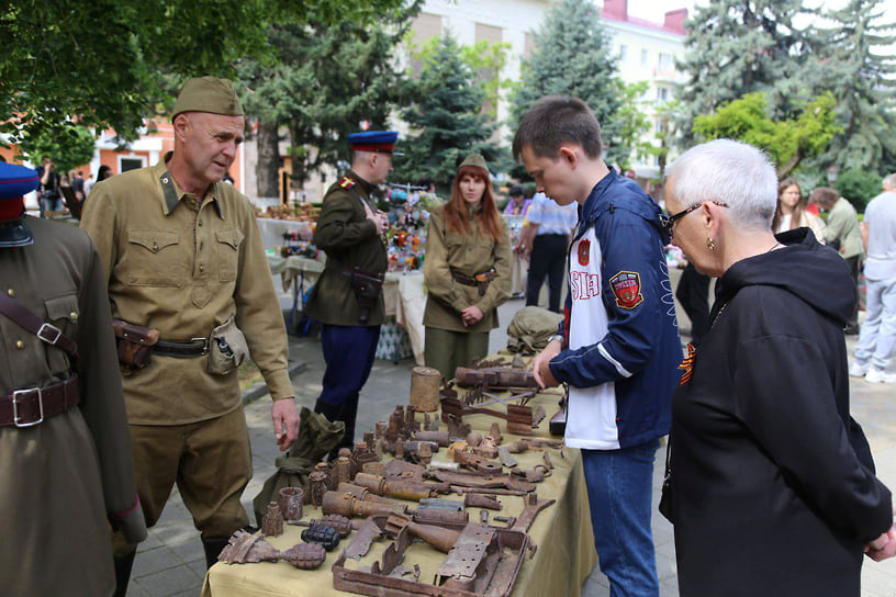 В Армавире в районе центральной площади прошла выставка Армавирского краеведческого музея, посвященная истории Победы