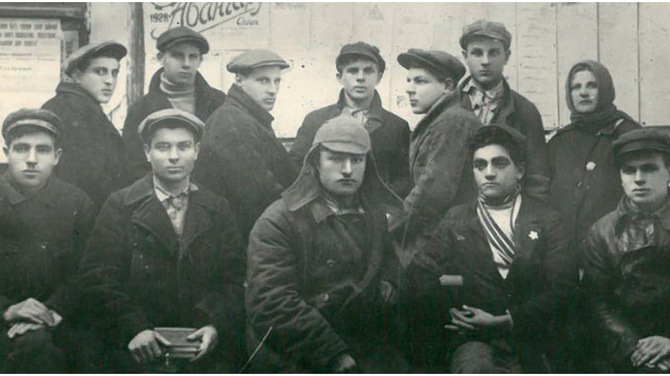 1928. Комсомольский актив КСМ организации Новороссийского порта