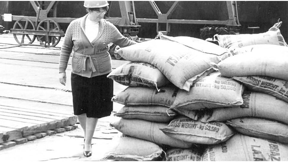1984 год. Западный район порта. Выгрузка риса из судна