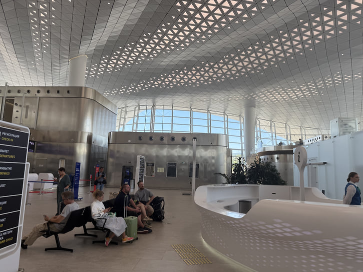 Ситуацию с открытием аэропорта Геленджика прокомментировал пресс-секретарь президента РФ Дмитрий Песков. Он подчеркнул, что как только будут созданы необходимые условия, аэропорт Крыма также может начать работу