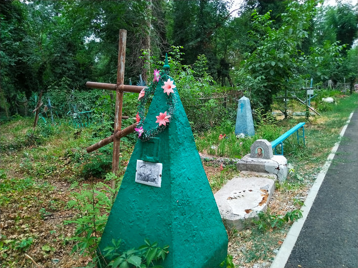 Здесь покоятся купцы, мещане, учителя, врачи, военные, герои Гражданской и Великой Отечественной войны