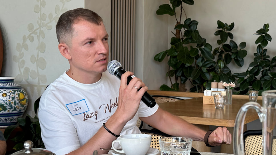 Гости и резиденты клуба интересовались особенностями работы с людьми, имеющими диагноз - аутизм.