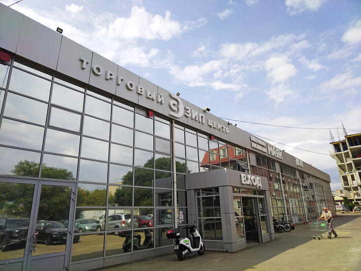В 2000-х годах часть бывших цехов была переоборудована в выставочные павильоны. А сегодня здесь расположены офисы, магазины, торговый центр и другие объекты