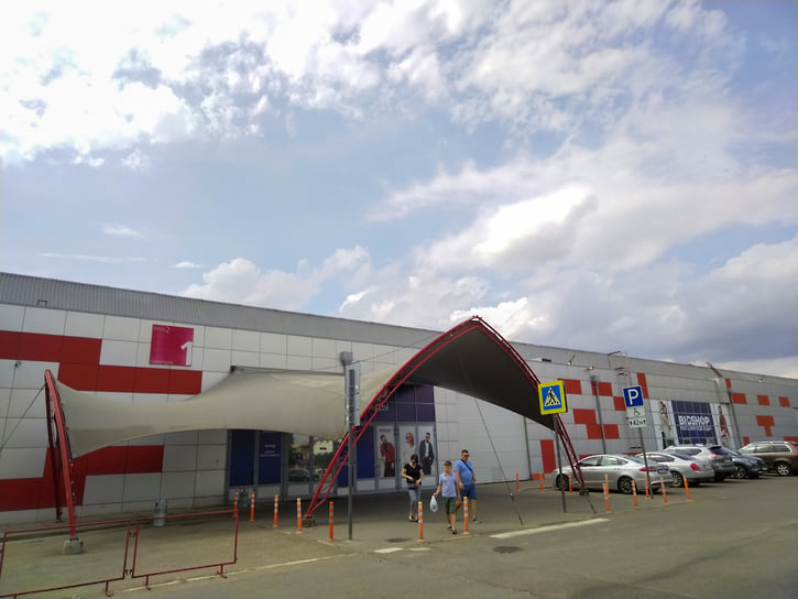 В 2000-х годах часть бывших цехов была переоборудована в выставочные павильоны. А сегодня здесь расположены офисы, магазины, торговый центр и другие объекты