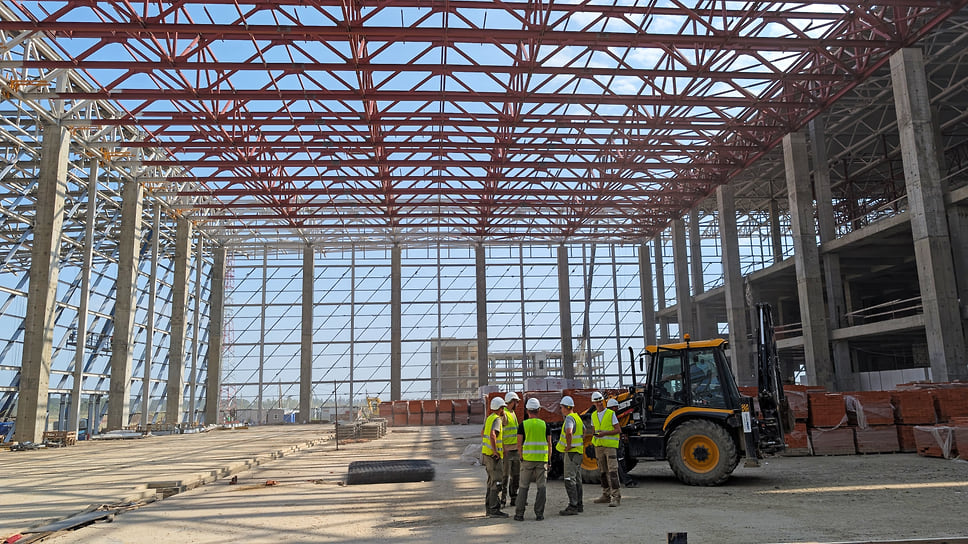 Изначально проект планировали сдать в конце 2026 года, однако дату перенесли на третий квартал 2027 года