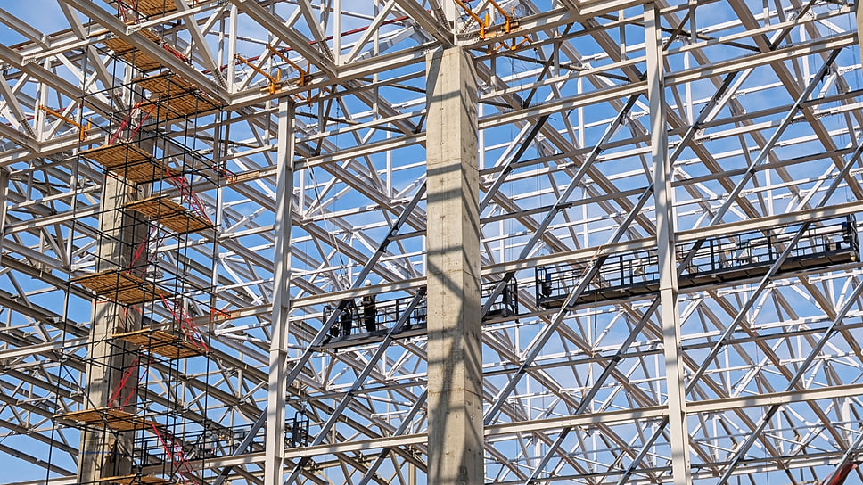 Также с 2025 года на Кубани запретили нанимать иностранцев, которые работают по патентам. Сейчас на объекте только строители из России и Беларуси