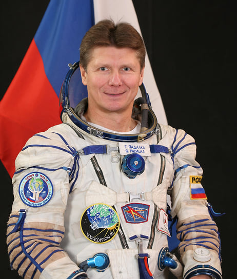 Геннадий Падалка. Советский и российский космонавт с детских лет отличался страстью к технике. После окончания краснодарской средней школы №57 поступил в Ейское высшее военное авиационное училище летчиков имени В. М. Комарова по специальности «Командно-тактическая истребительно-бомбардировочная авиация». С тех пор его жизнь, так или иначе, была связана с небом и звездами