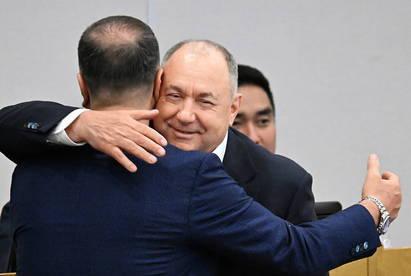 Иван Демченко. Депутат Госдумы V, VI, VII и VIII созывов окончил среднюю школу №3 в Абинске. Трудовую деятельность начал в 1978 году. После окончания Саратовского ГПТУ №7 работал аппаратчиком на Саратовском производственном объединении «Нитрон»