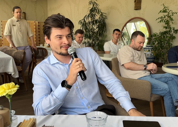 Резидентов и гостей клуба очень интересовали практические моменты пользования платными муниципальными парковками