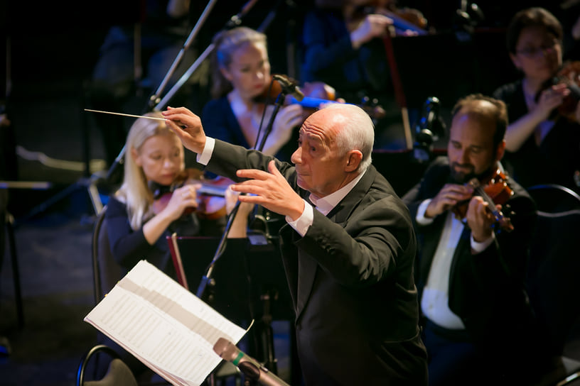 Владимир Спиваков: «Моя мама — блокадница, отец пошел добровольцем на фронт, дважды получил контузию»