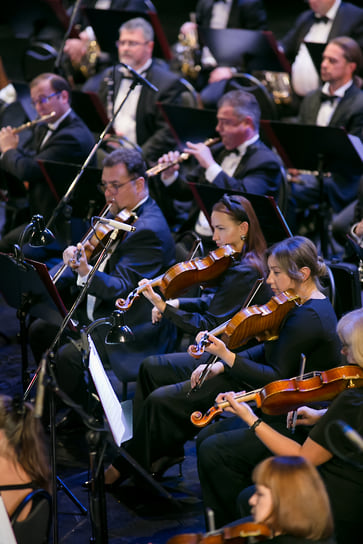 Также звучали симфонические произведения Петра Чайковского, Сергея Рахманинова, Георгия Свиридова, Дмитрия Шостаковича