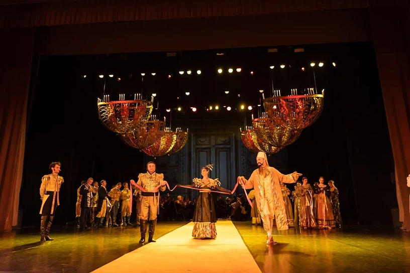 Музыку для спектакля написала композитор Ольга Шайдуллина. Также в нем используется музыка Михаила Глинки, Анатолия Лядова, Иоганна Штрауса