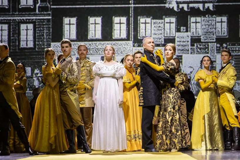 Бал — это красивая романтическая история первой влюбленности