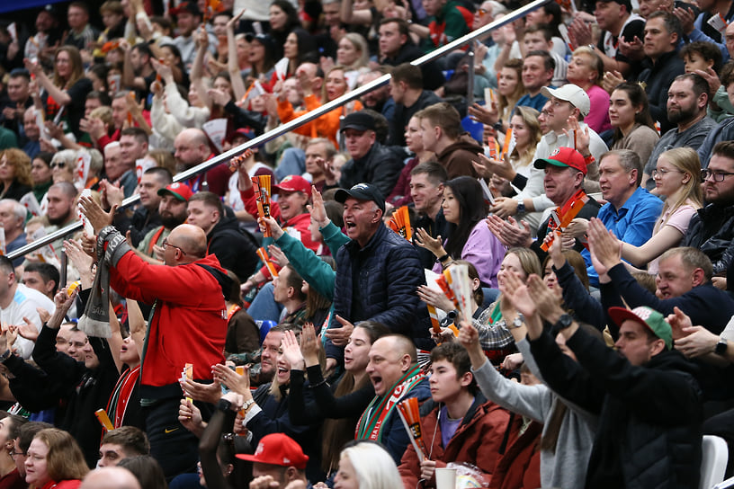 На трибунах собралось более шести тысяч зрителей