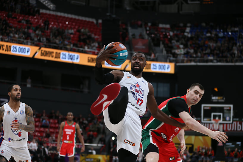 За несколько минут до большого перерыва ЦСКА вел — 42:25