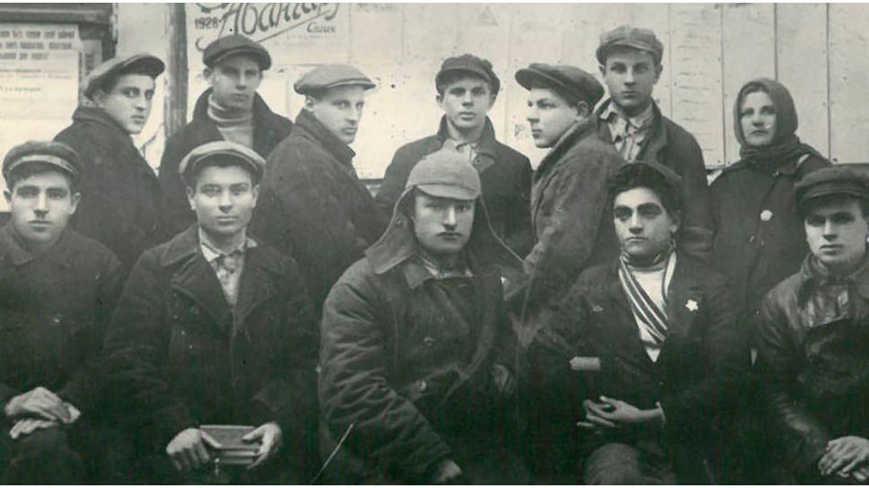 1928. Комсомольский актив КСМ организации Новороссийского порта