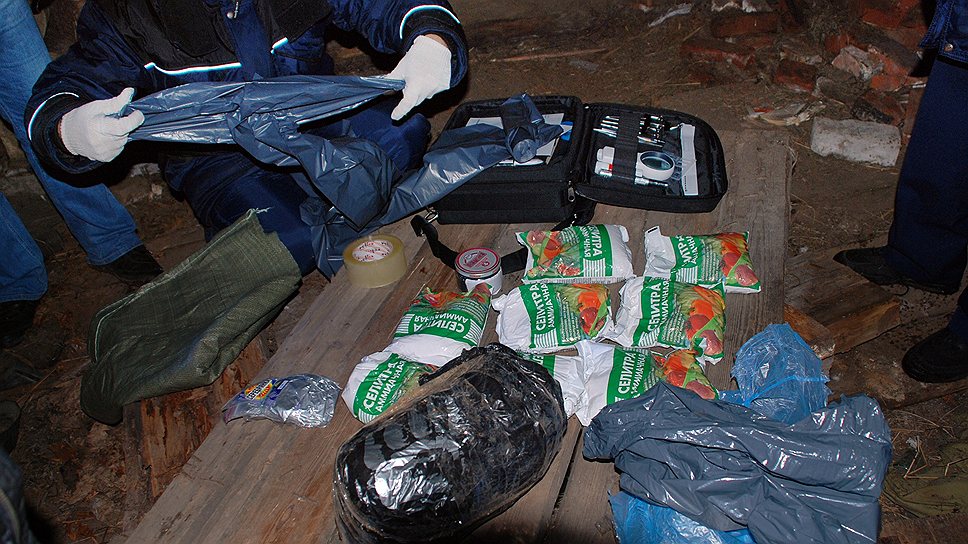 В заброшенном доме в Котельниче кировские оперативники обнаружили тайник с компонентами для самодельной бомбы