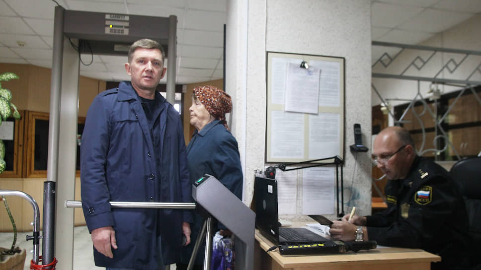 Александр Макаров полностью признал свою вину, видимо, надеясь на условный срок или штраф