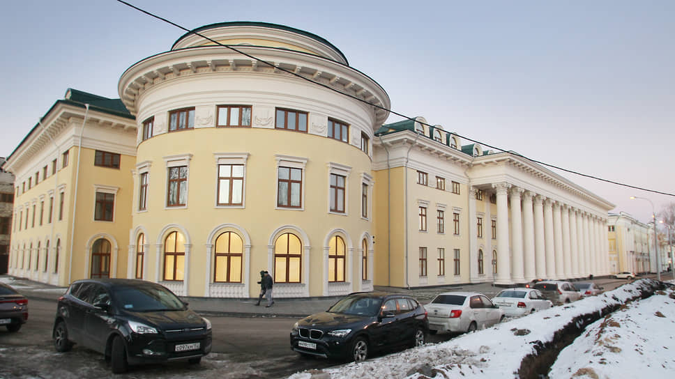 Депутаты решили достраивать Дом правительства в кремле, а не начинать стройку онкоцентра в Новинках