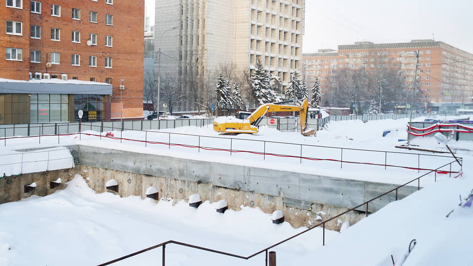 Строить котлован на улице Горького метростроители смогут только после укрепления грунта