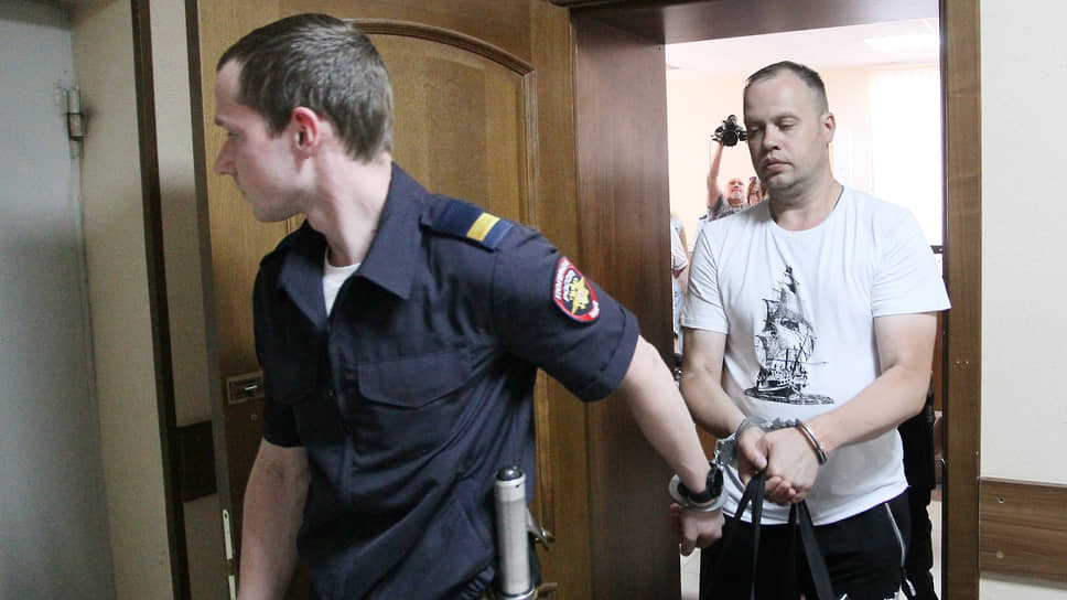 Илья Гор пообещал родным и друзьям, которые пришли в суд поддержать его, что они скоро увидятся