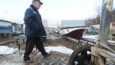 «Нептун» стоит один на берегу