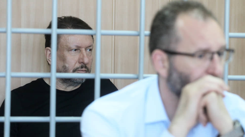 Приговор бывшему директору АПЗ Олегу Лавричеву (слева) обещают огласить в декабре