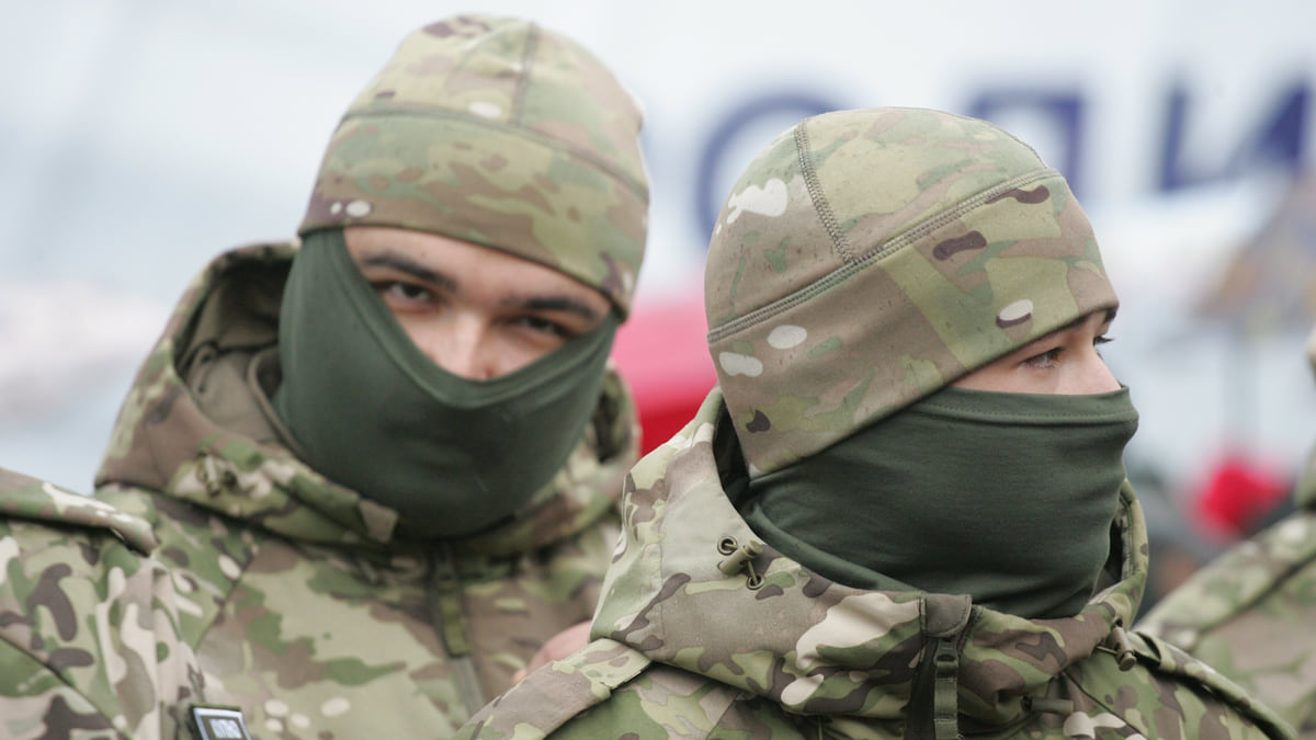 Мир, труд, март