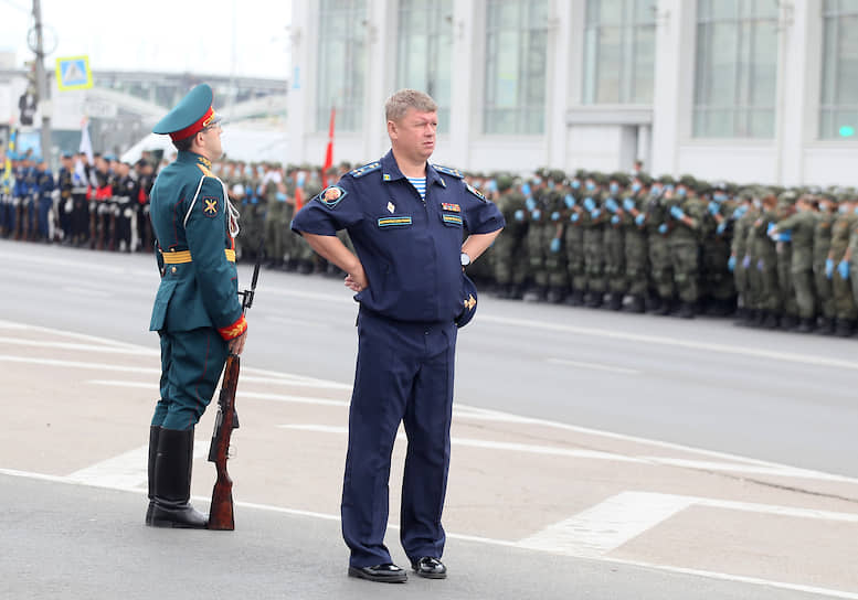 Командующий маршем — начальник нижегородского территориального гарнизона Валерий Вдовиченко