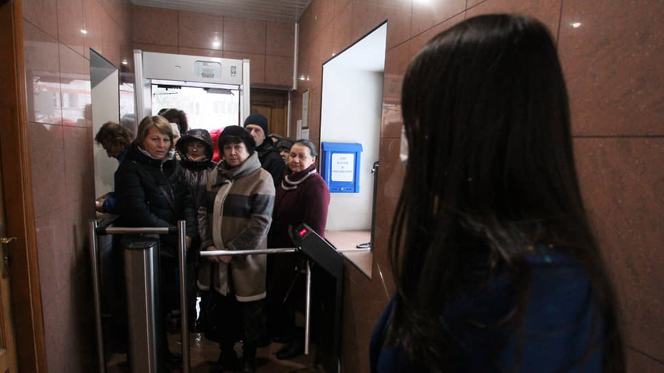 Нижегородские активисты принесли в прокуратуру 5 тысяч подписей против QR-кодов