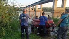 Водолазы нашли тело второго рабочего, сорвавшегося со Стрингинского моста