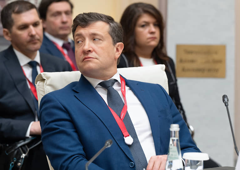 Губернатор Нижегородской области Глеб Никитин (центре)