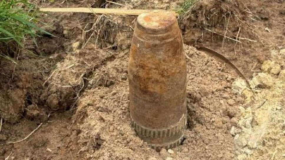 100-мм корпус бронебойного артиллерийского снаряда, найденный в деревне Конево