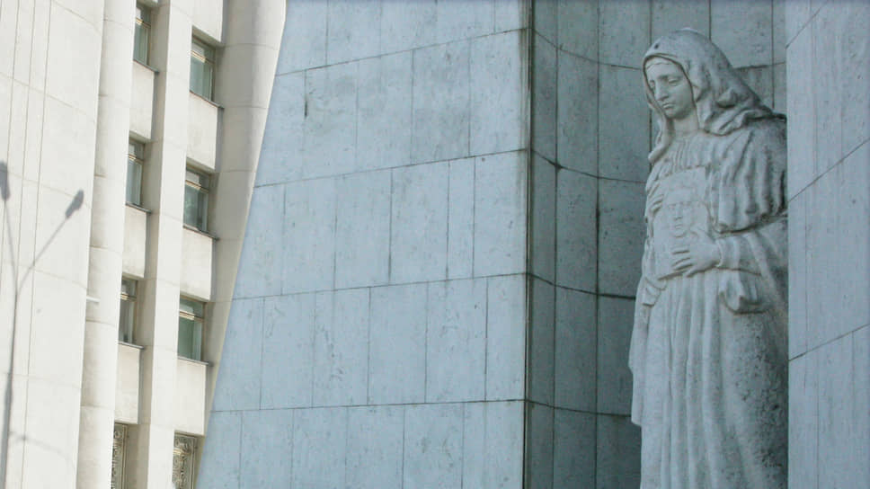 Мемориал около здания ГУ МВД по Нижегородской области