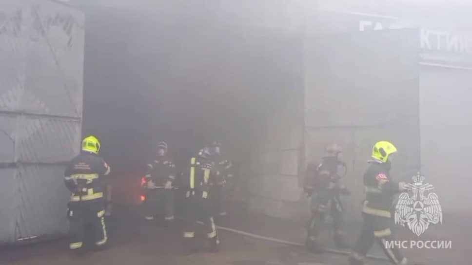 Пожар на складах на улице Бекетова в Нижнем Новгороде