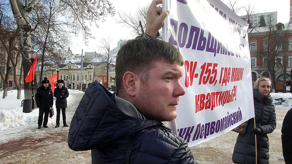 Февраль, 2016. Нижегородские дольщики московского холдинга СУ-155 провели митинг и объявили голодовку с требованием завершить строительство домов. Всего структуры девелопера не достроили в области семь жилых домов, пострадавшими были признаны 911 дольщиков.
