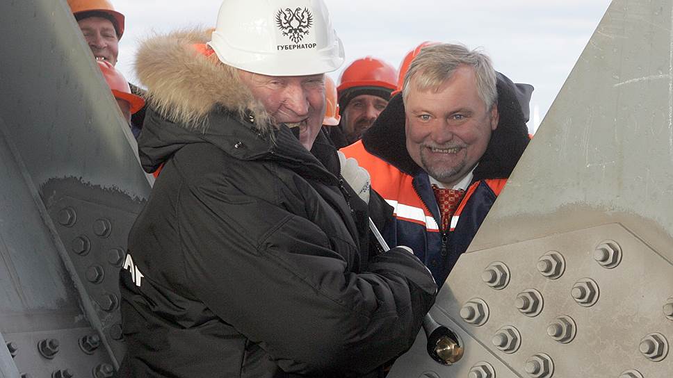 4 ноября 2008 года. Пуск Метромоста. Губернатор Валерий Шанцев и мэр Вадим Булавинов затягивают последнюю гайку