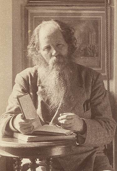 Андрей Карелин (1837—1906) стал основоположником русской школы жанровой фотографии. Несмотря на неудобство фотографического процесса середины XIX века ему удавалось создавать фотокартины, получившие признание не только на родине, но и на многочисленных зарубежных фотосалонах. А в 1878 году Карелин был принят в члены Французской национальной академии искусств