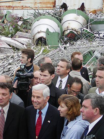 Август 2002 года, Суроватиха. Сенатор Ричард Лугар на базе ликвидации баллистических ракет